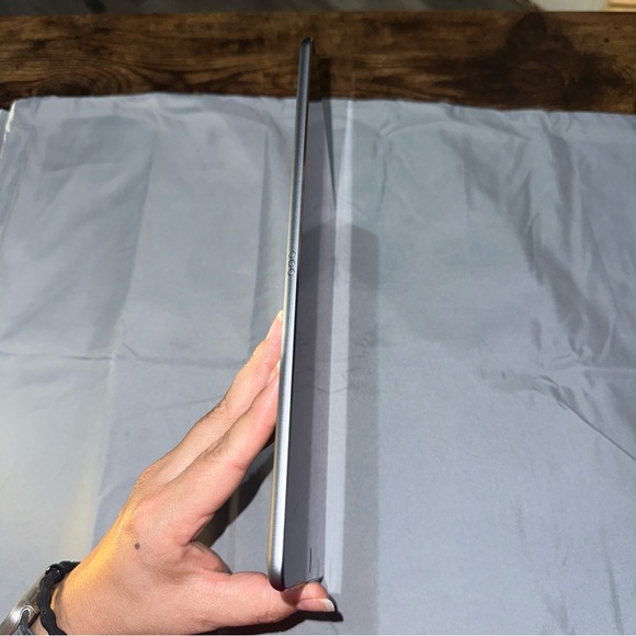 iPad Pro 9.7 32GB Black WIFI Only - Picture 4 of 11